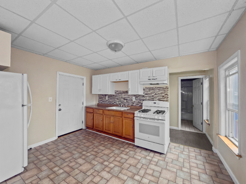 27 W 4th St #2 - Photo 3 of 10