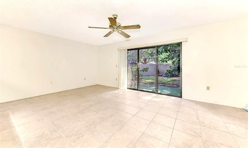 979 Sunridge Drive - Photo 3 of 25