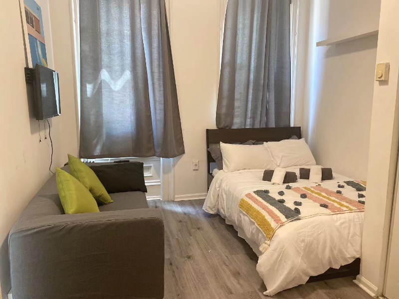 1725 Bainbridge St #1F - Photo 2 of 10