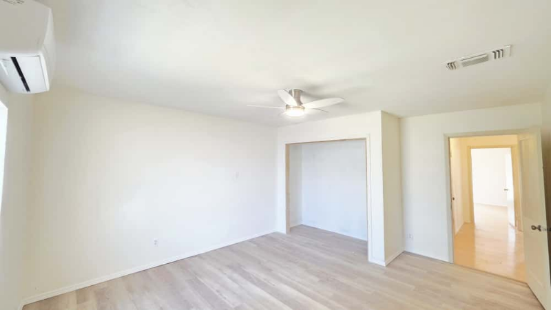 500 West 47th Street - Photo 3 of 10