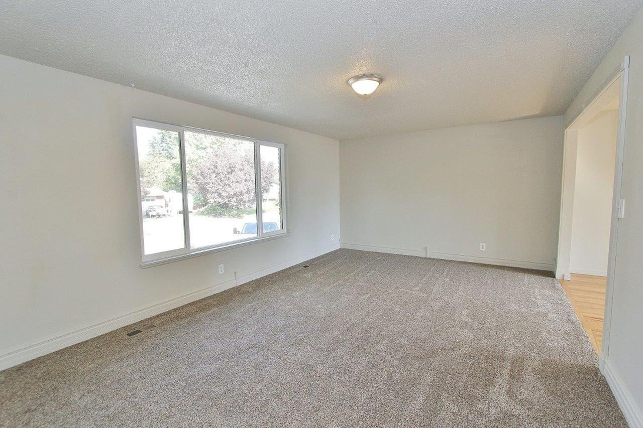 8365 West Wyndham Lane - Photo 4 of 26