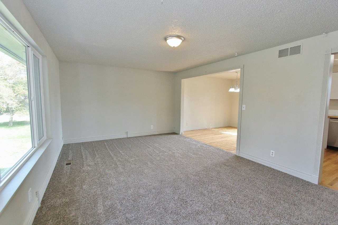 8365 West Wyndham Lane - Photo 5 of 26