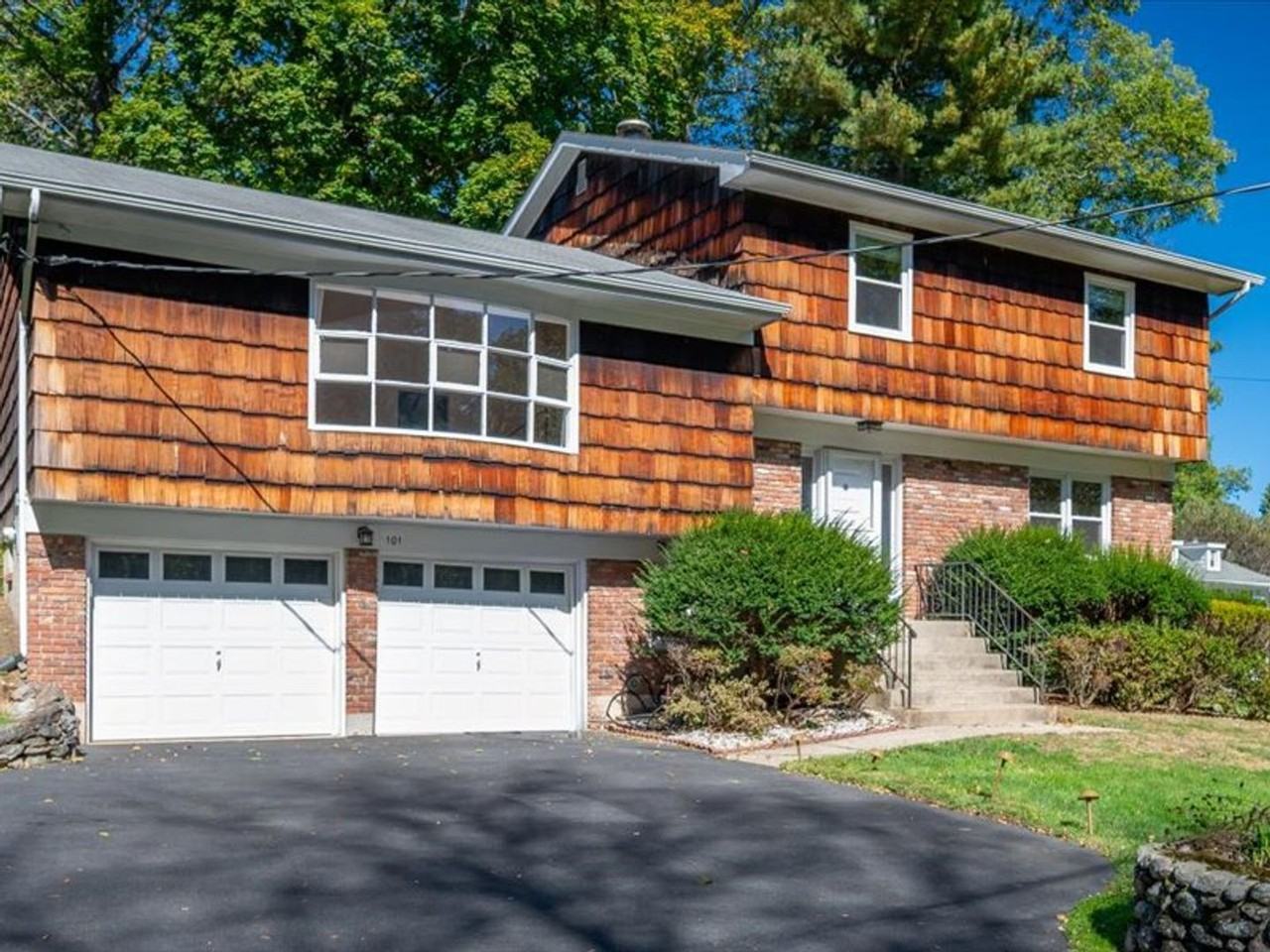 101 Hillcrest Rd - Photo 2 of 38