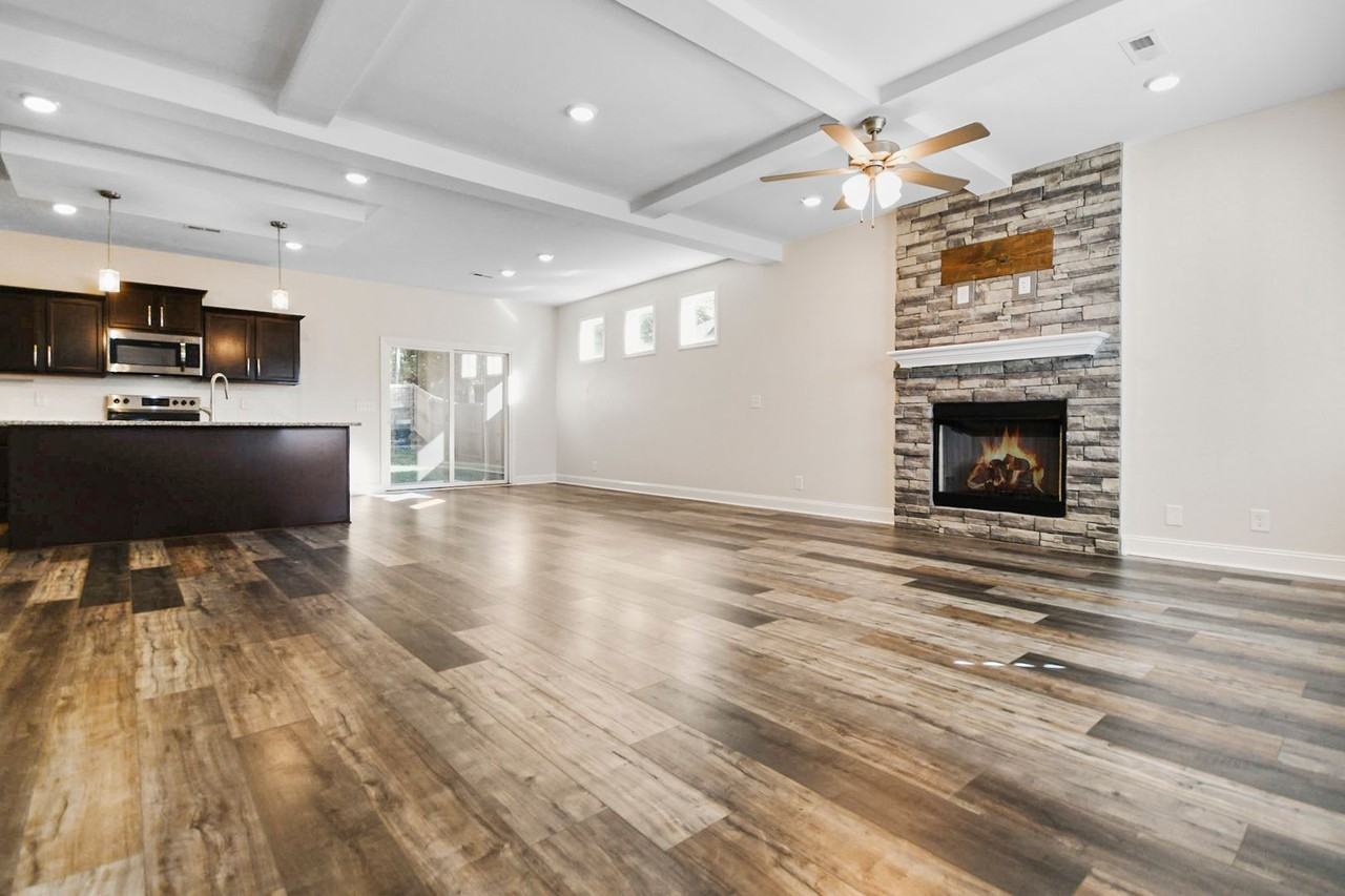 2901 Teakwood Dr - Photo 2 of 18