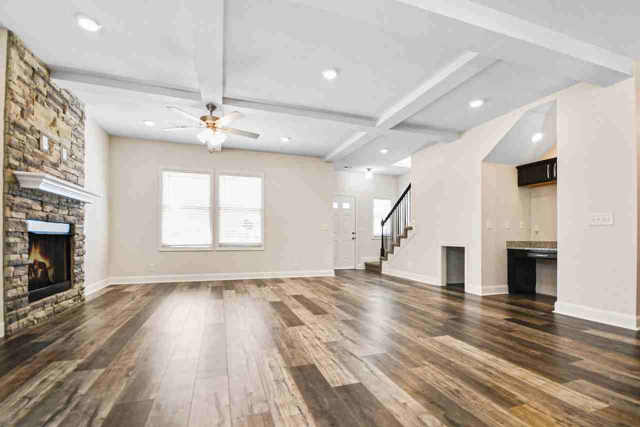 2901 Teakwood Dr - Photo 3 of 18