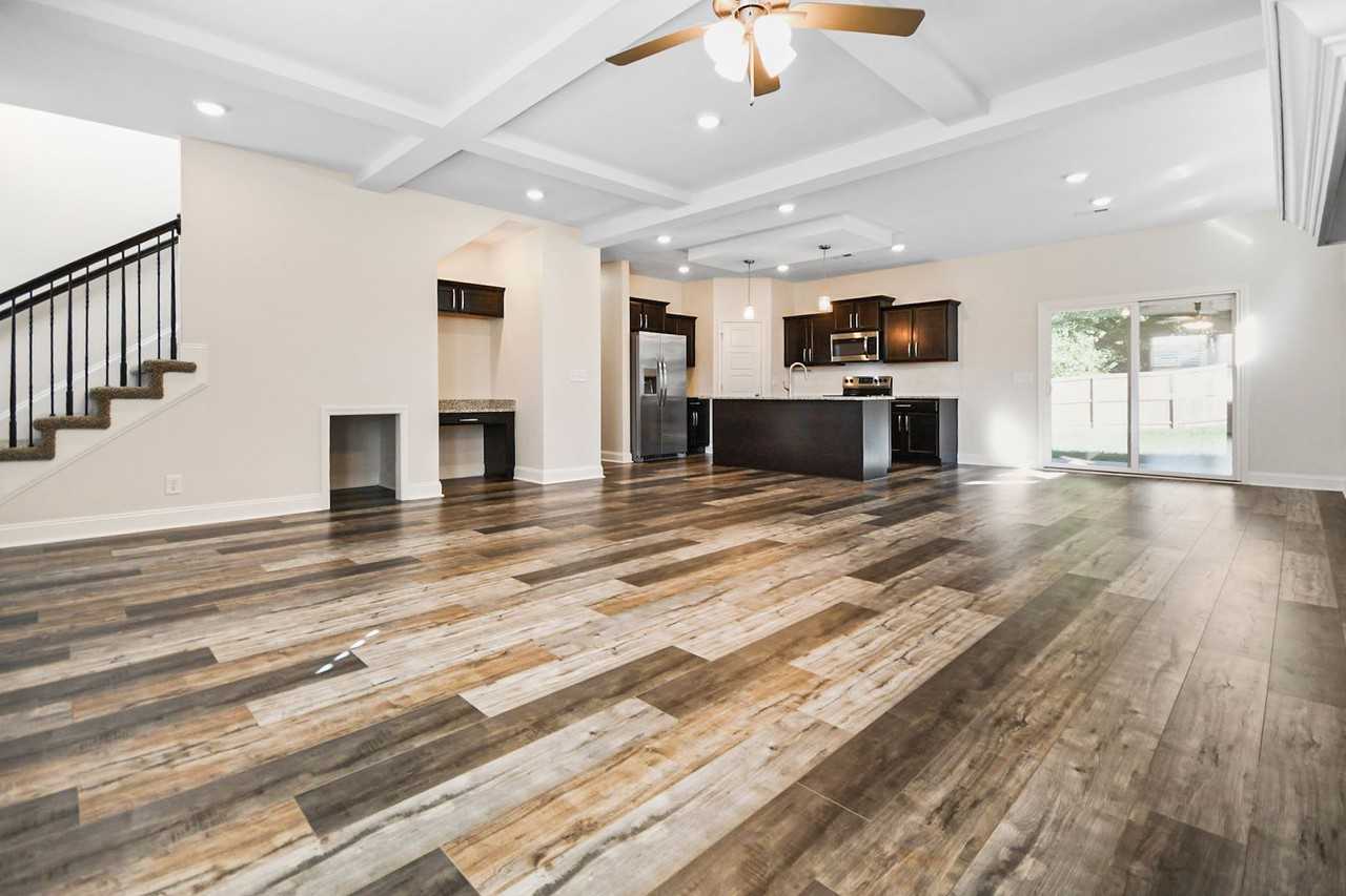 2901 Teakwood Dr - Photo 4 of 18