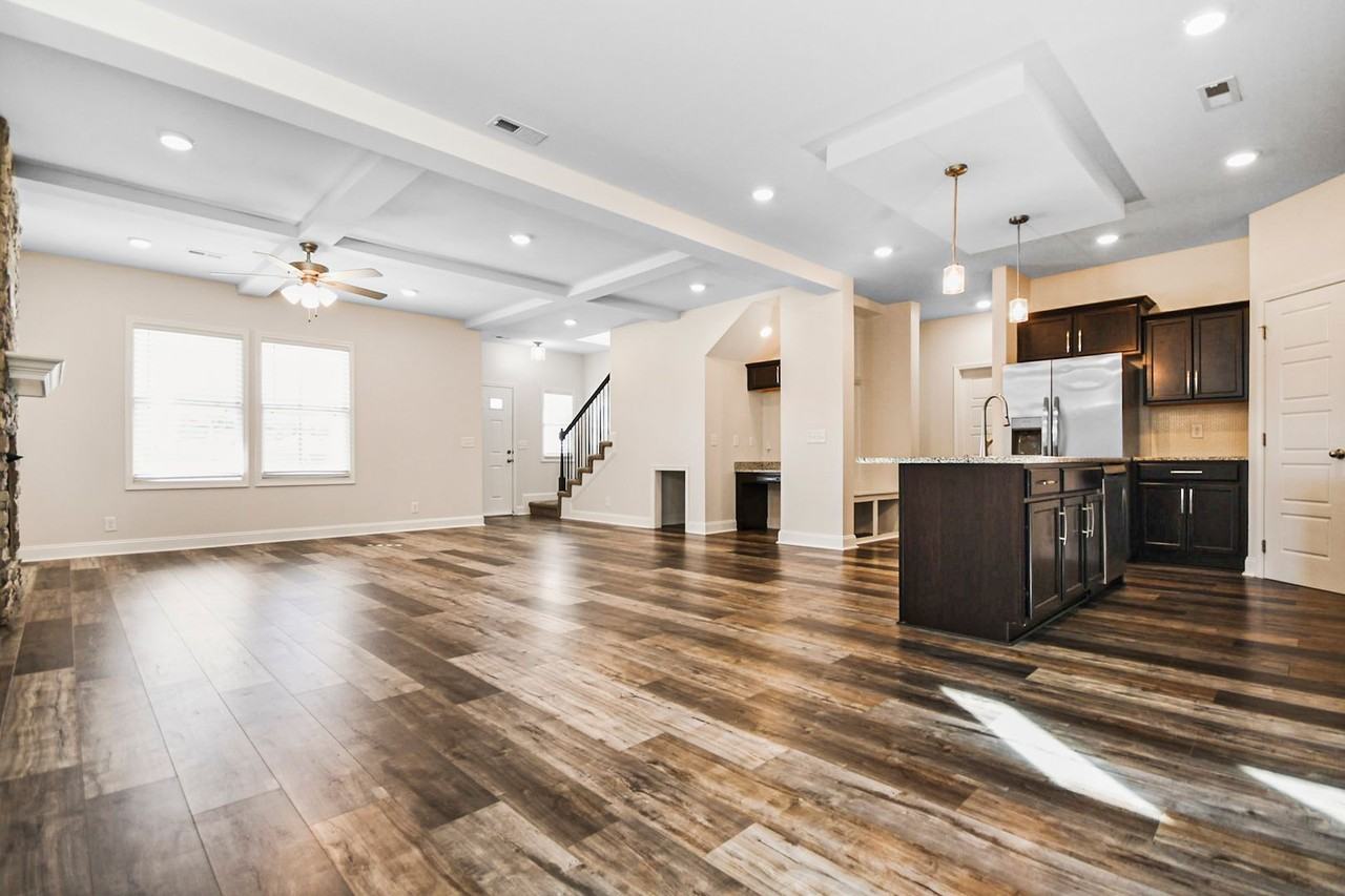 2901 Teakwood Dr - Photo 6 of 18