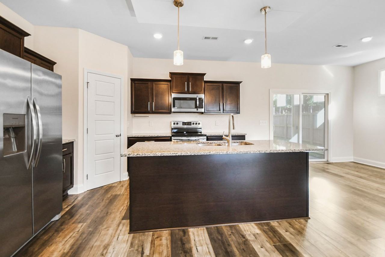 2901 Teakwood Dr - Photo 7 of 18