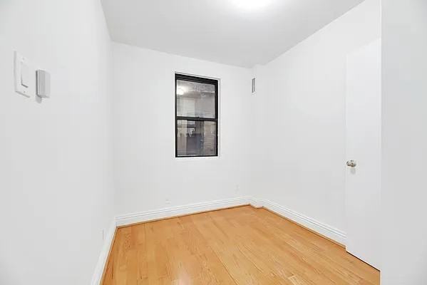 W 49th St #1D - Photo 3 of 10