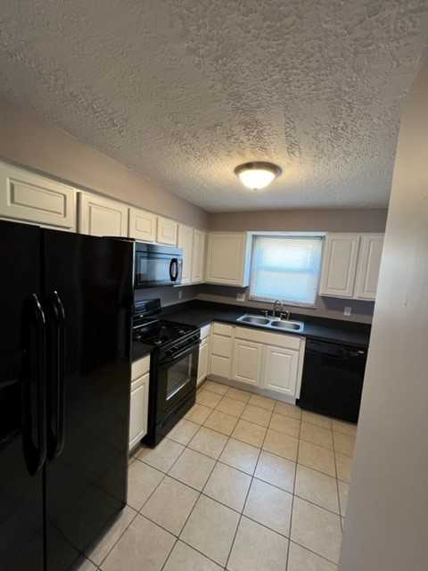 1790 Northwest Blvd #B - Photo 3 of 10