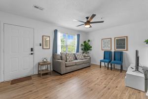 featured image of 1132 Fielding Dr #C