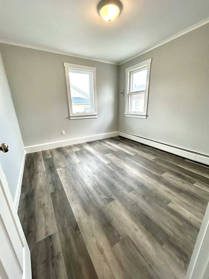 320 Franklin Ave #4 - Photo 3 of 11