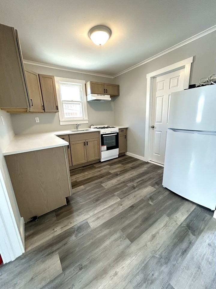 320 Franklin Ave #4 - Photo 4 of 11