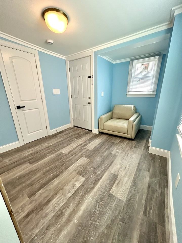 51 Franklin Ave #A - Photo 2 of 10