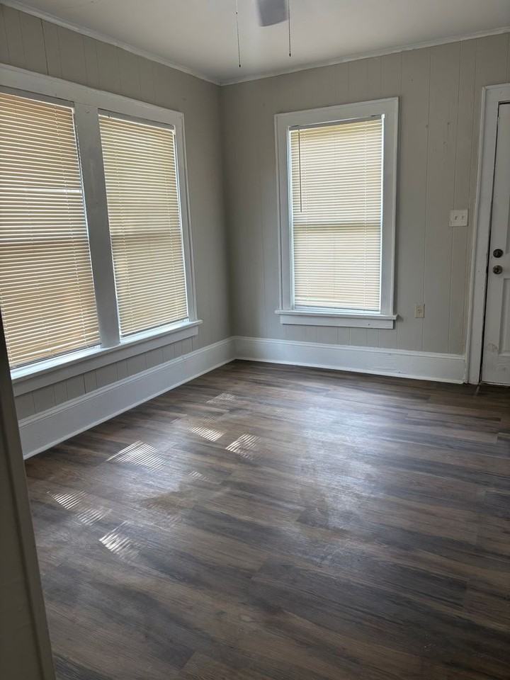 632 Wyandotte St - Photo 2 of 5