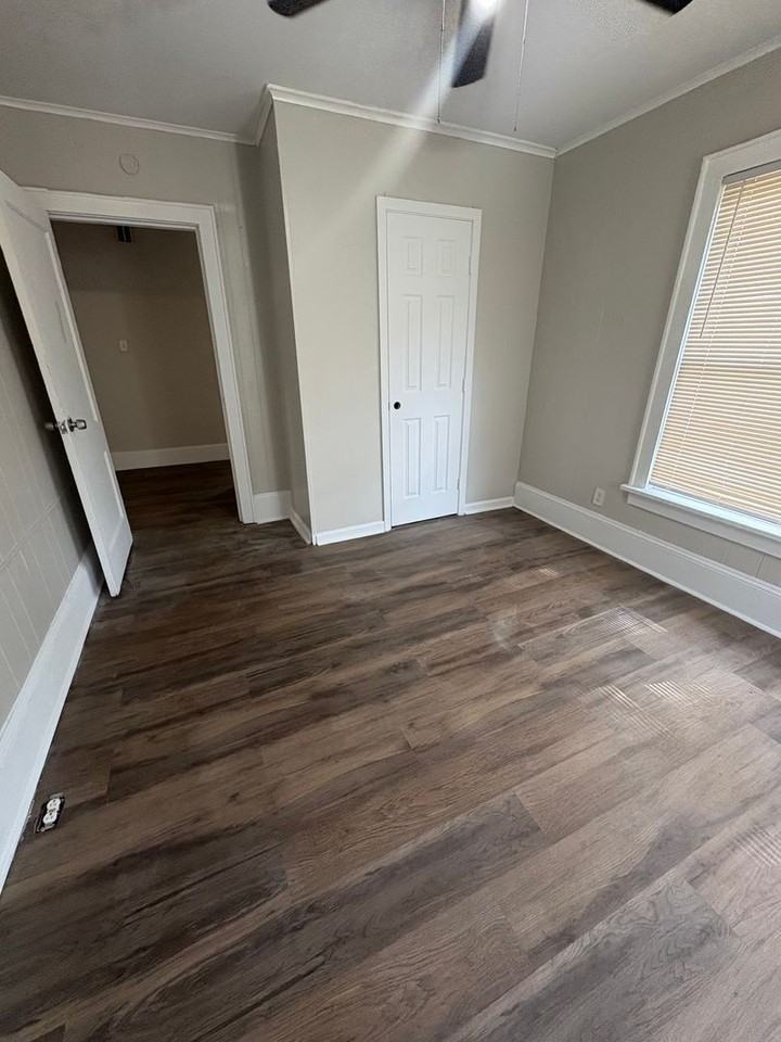 632 Wyandotte St - Photo 3 of 5