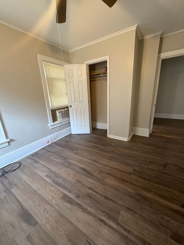 632 Wyandotte St - Photo 4 of 5