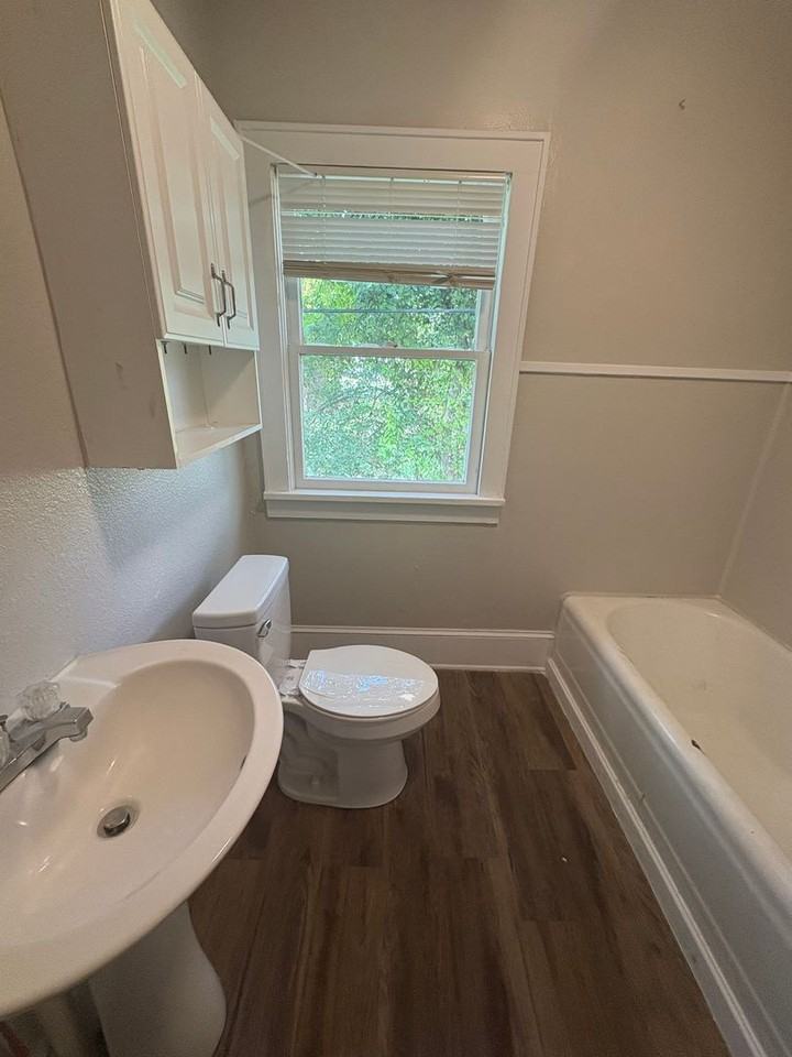 632 Wyandotte St - Photo 5 of 5