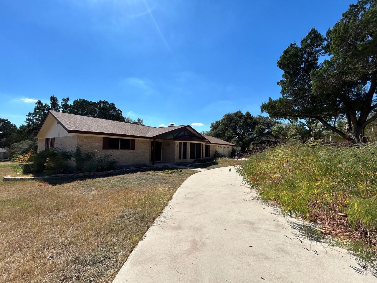 11 La Mesa Dr - Photo 2 of 50