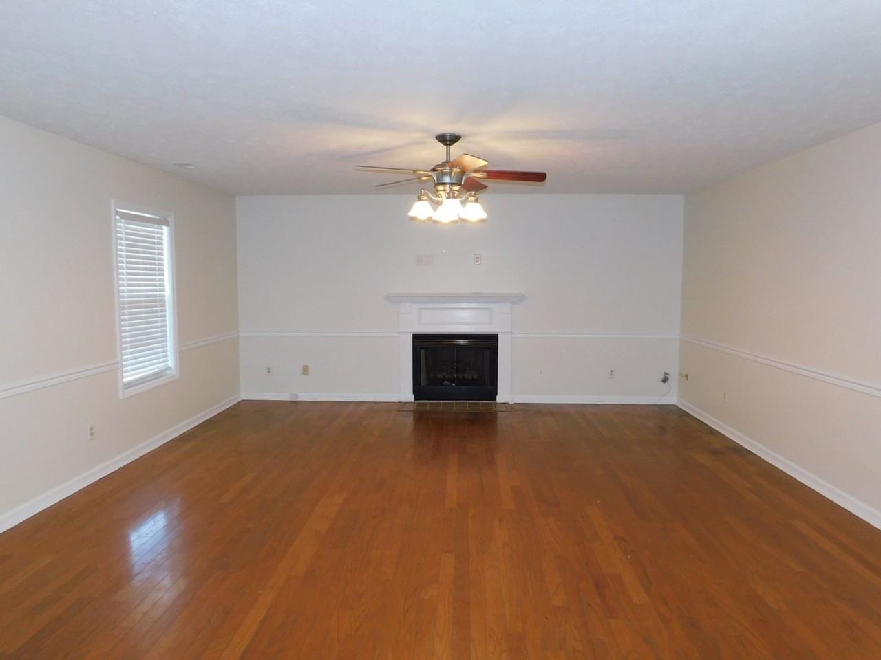 1005 Locust Ct - Photo 3 of 31