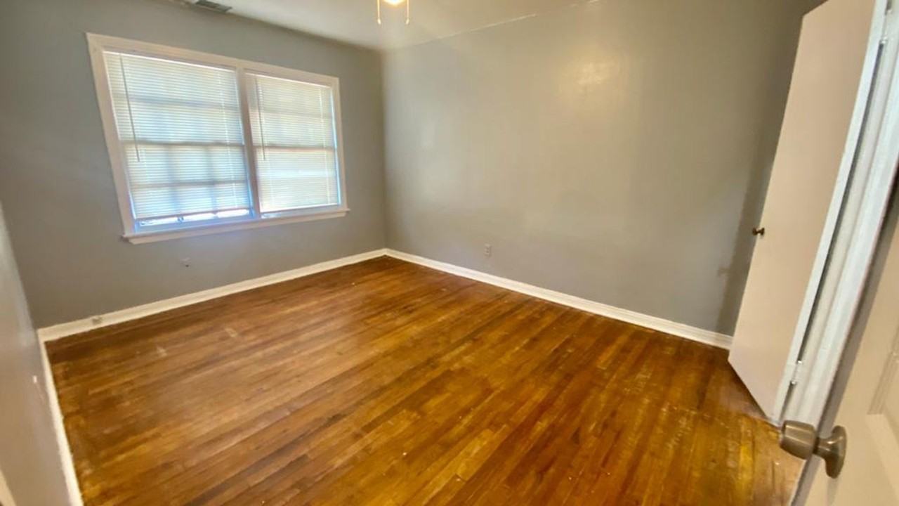 2119 37th St - Photo 5 of 9