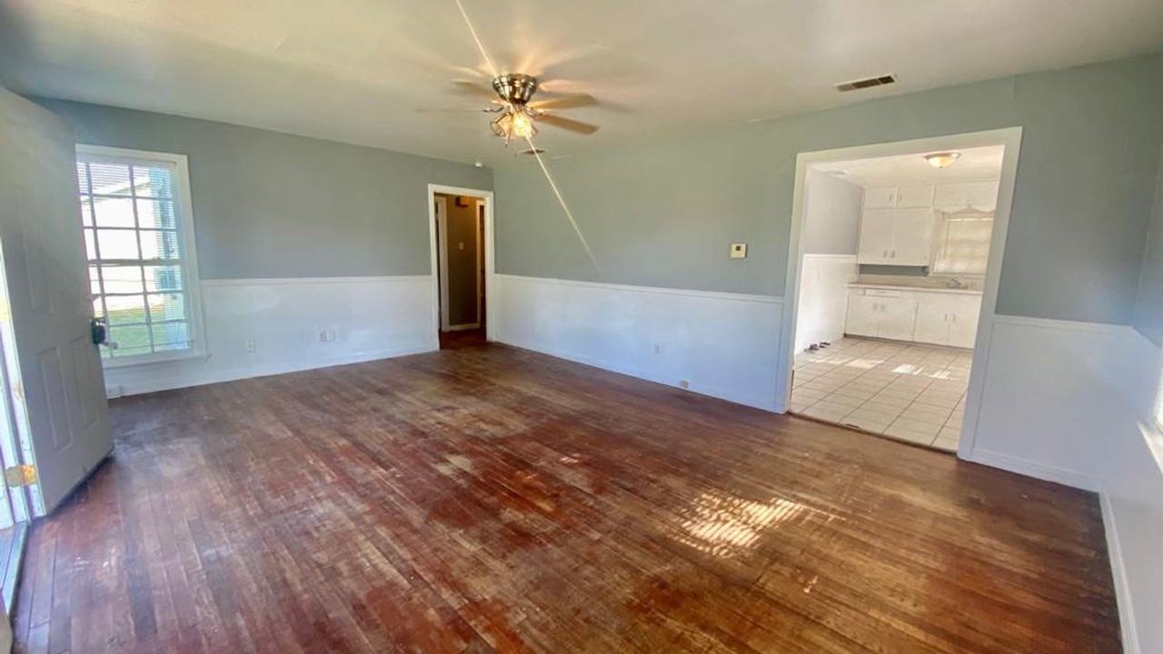 2119 37th St - Photo 6 of 9