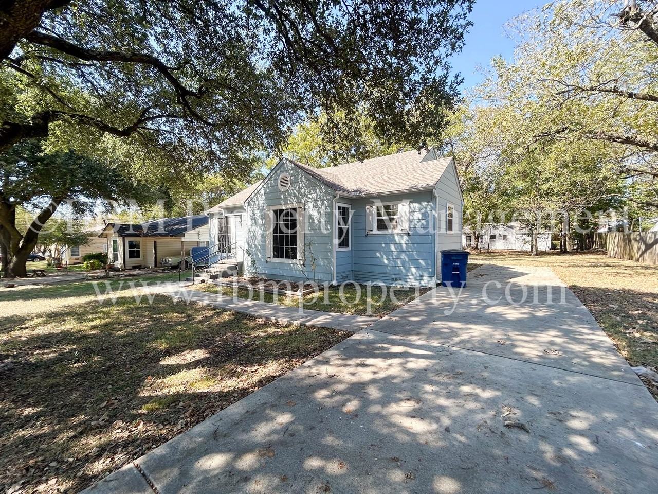 608 West Lake Street - Photo 3 of 22