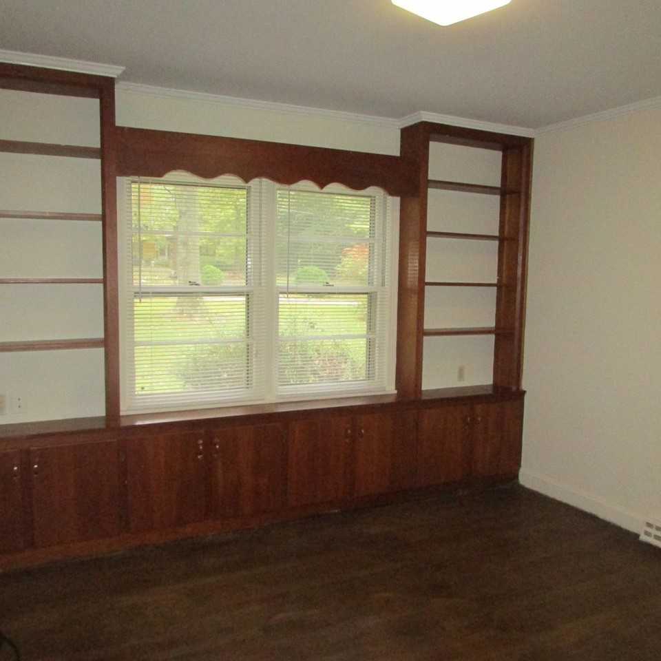 102 Ridge Dr - Photo 2 of 12