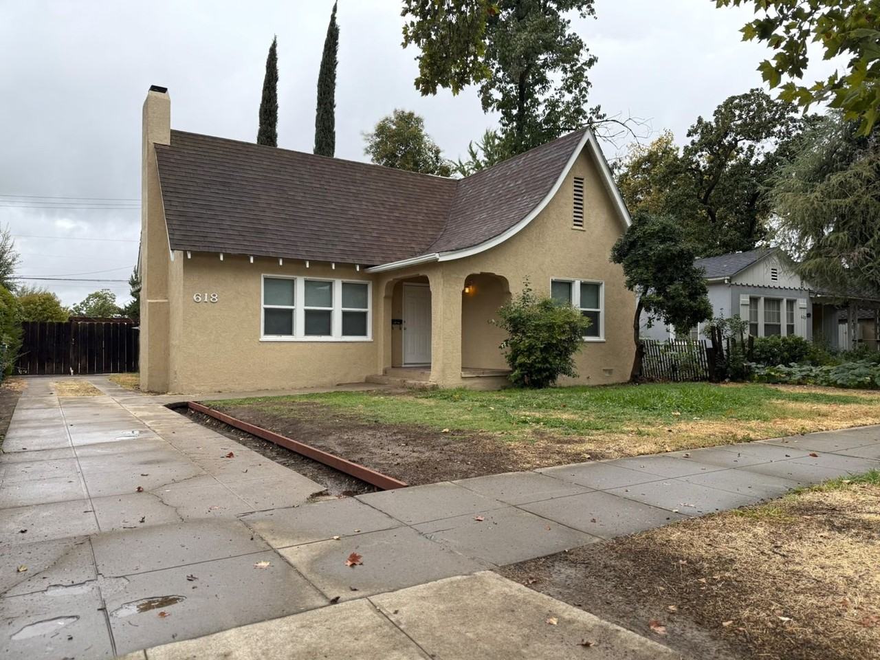 618 W 26th St - Photo 2 of 25