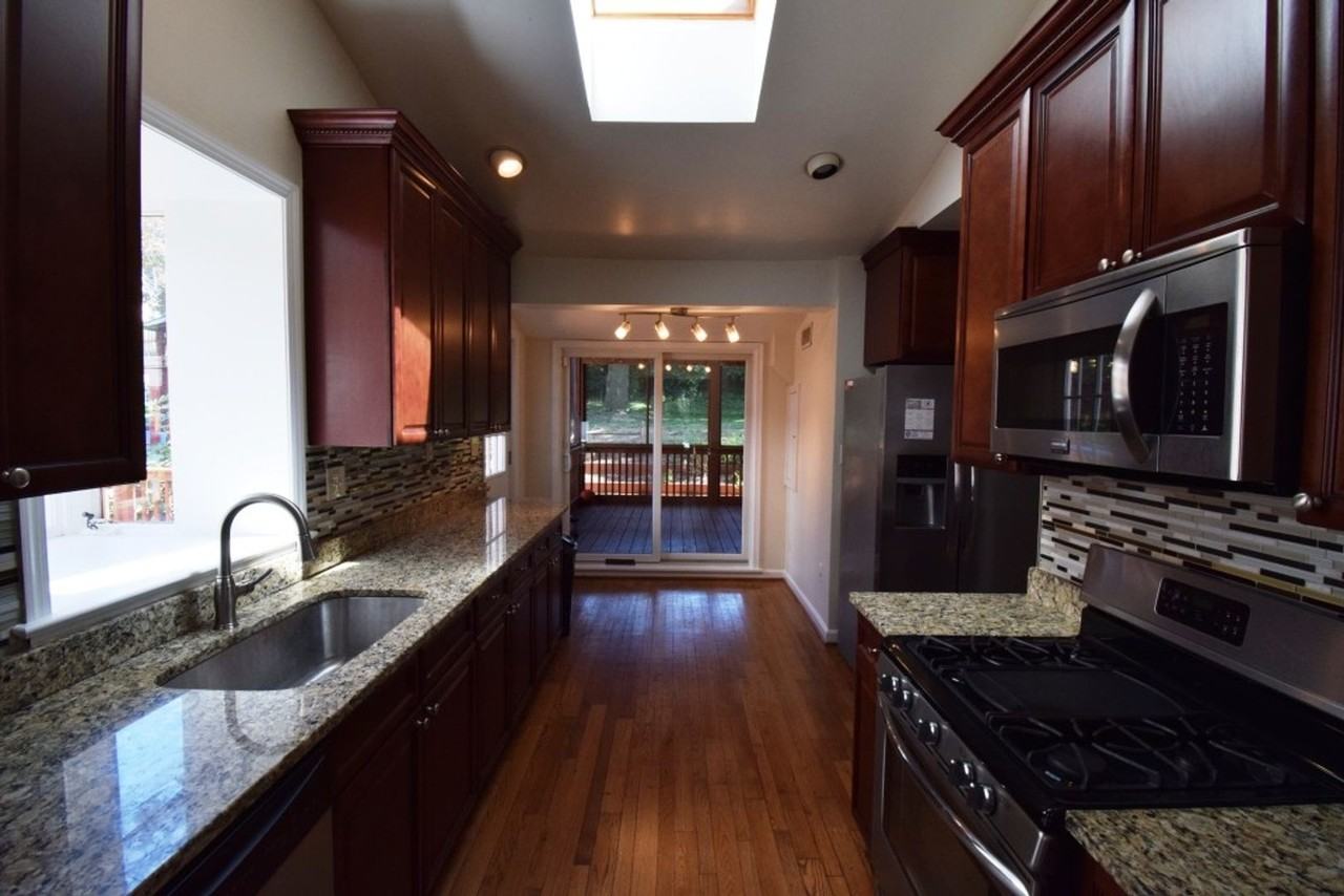 1507 Oakview Dr - Photo 3 of 22