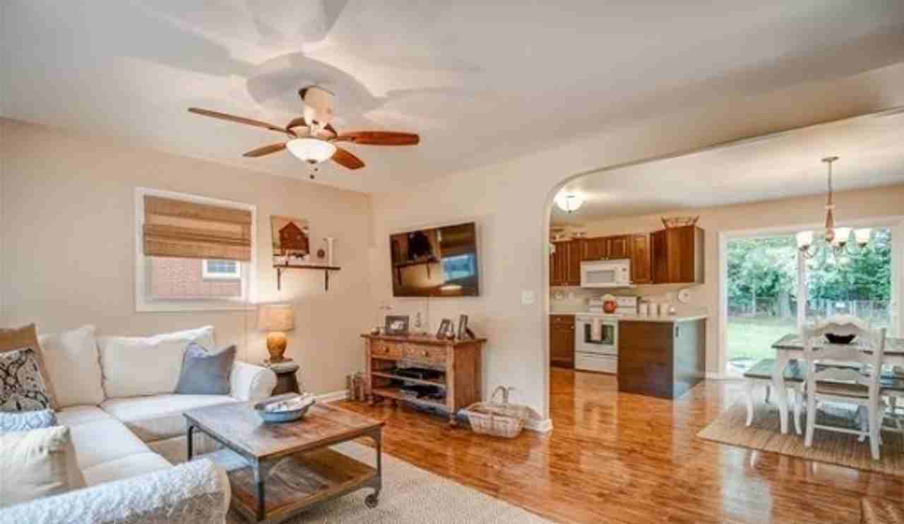 1601 Starbrook Drive - Photo 3 of 20
