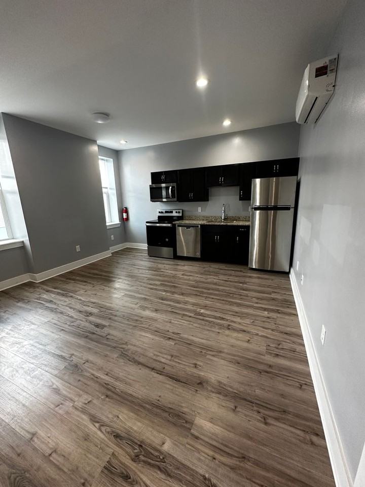 4632 Centre - Photo 2 of 33