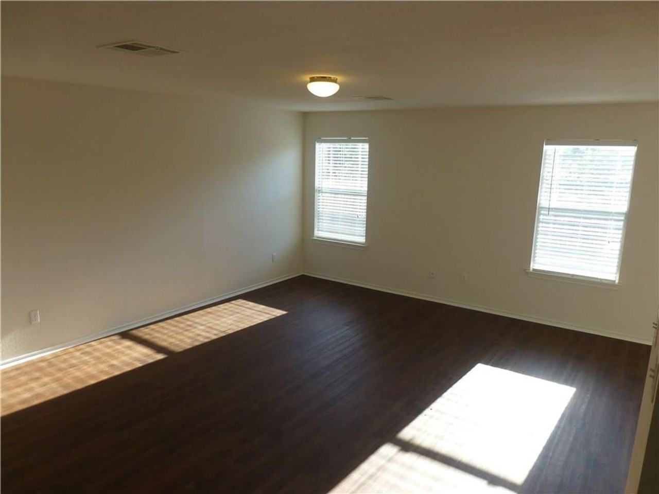 413 Quarter Avenue - Photo 4 of 15