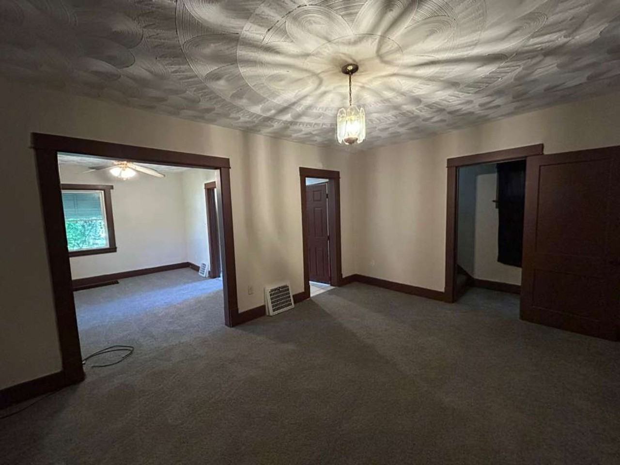 377 Talbot Ave - Photo 2 of 18