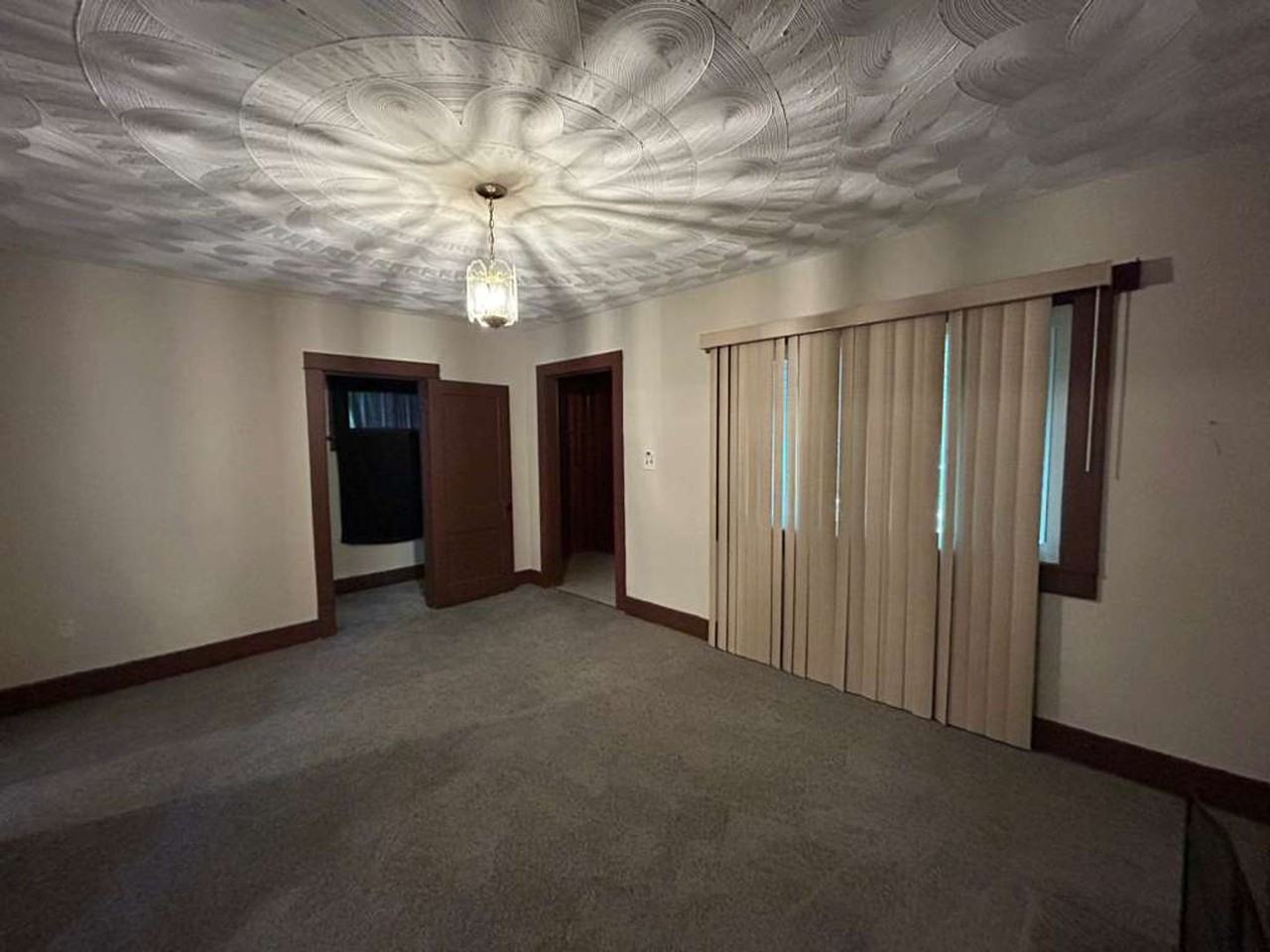 377 Talbot Ave - Photo 3 of 18