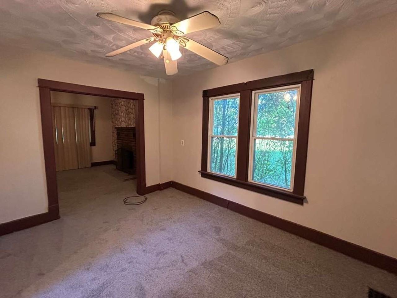 377 Talbot Ave - Photo 6 of 18