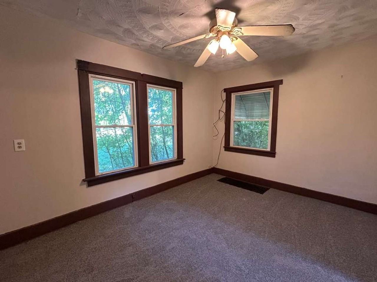 377 Talbot Ave - Photo 7 of 18