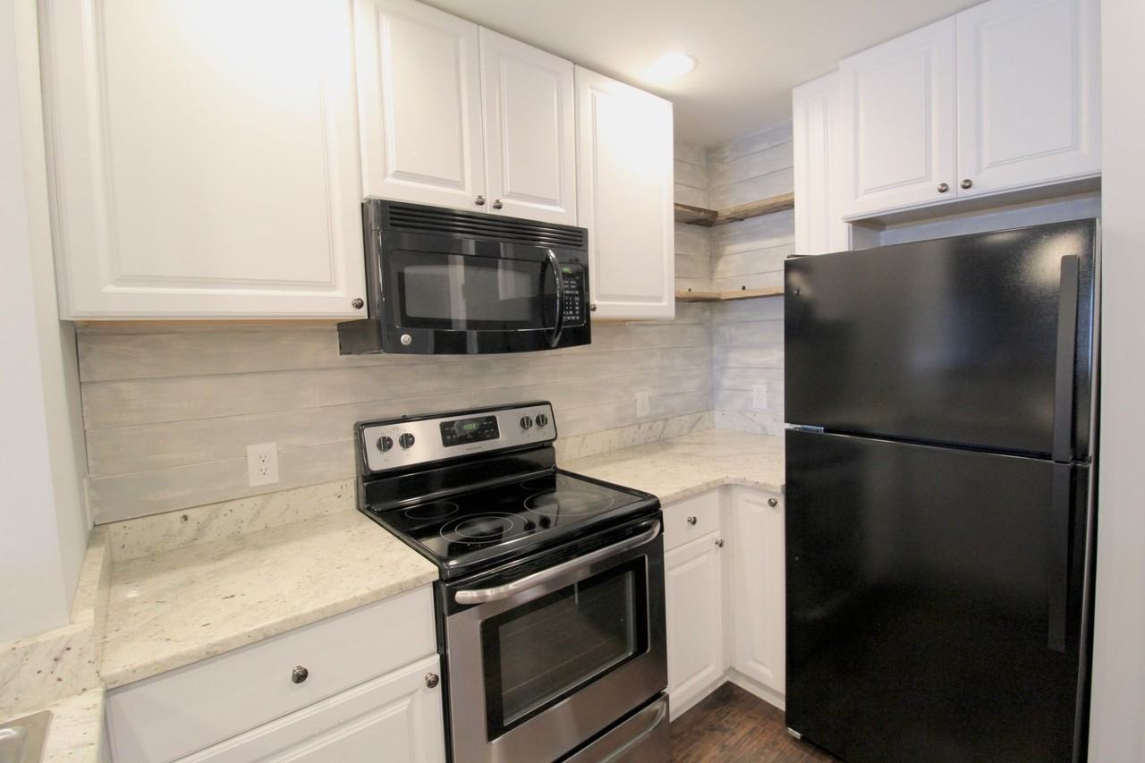 1340 Hunters Road - Photo 7 of 43