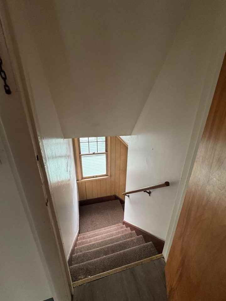 483 Pleasantview Ave - Photo 3 of 18