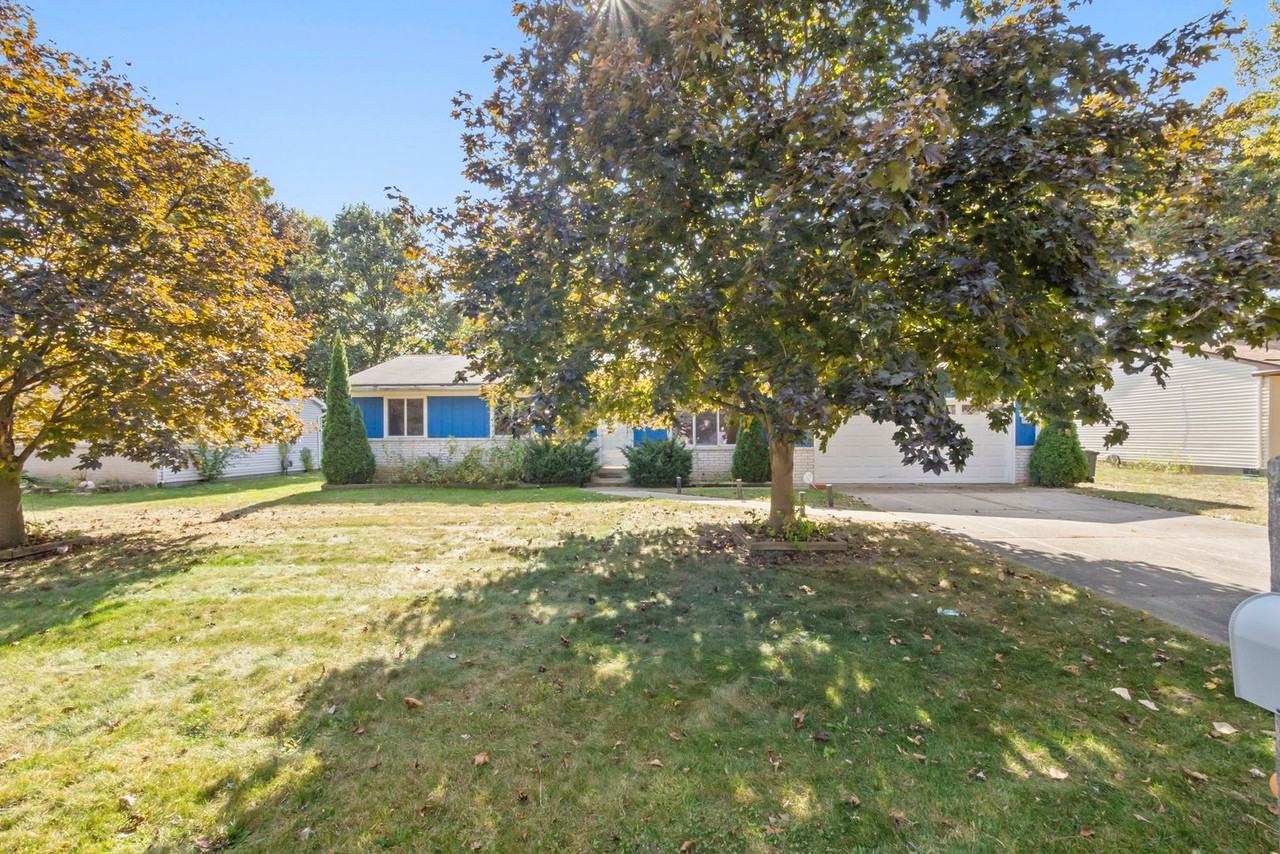 2076 Harned Dr - Photo 2 of 28