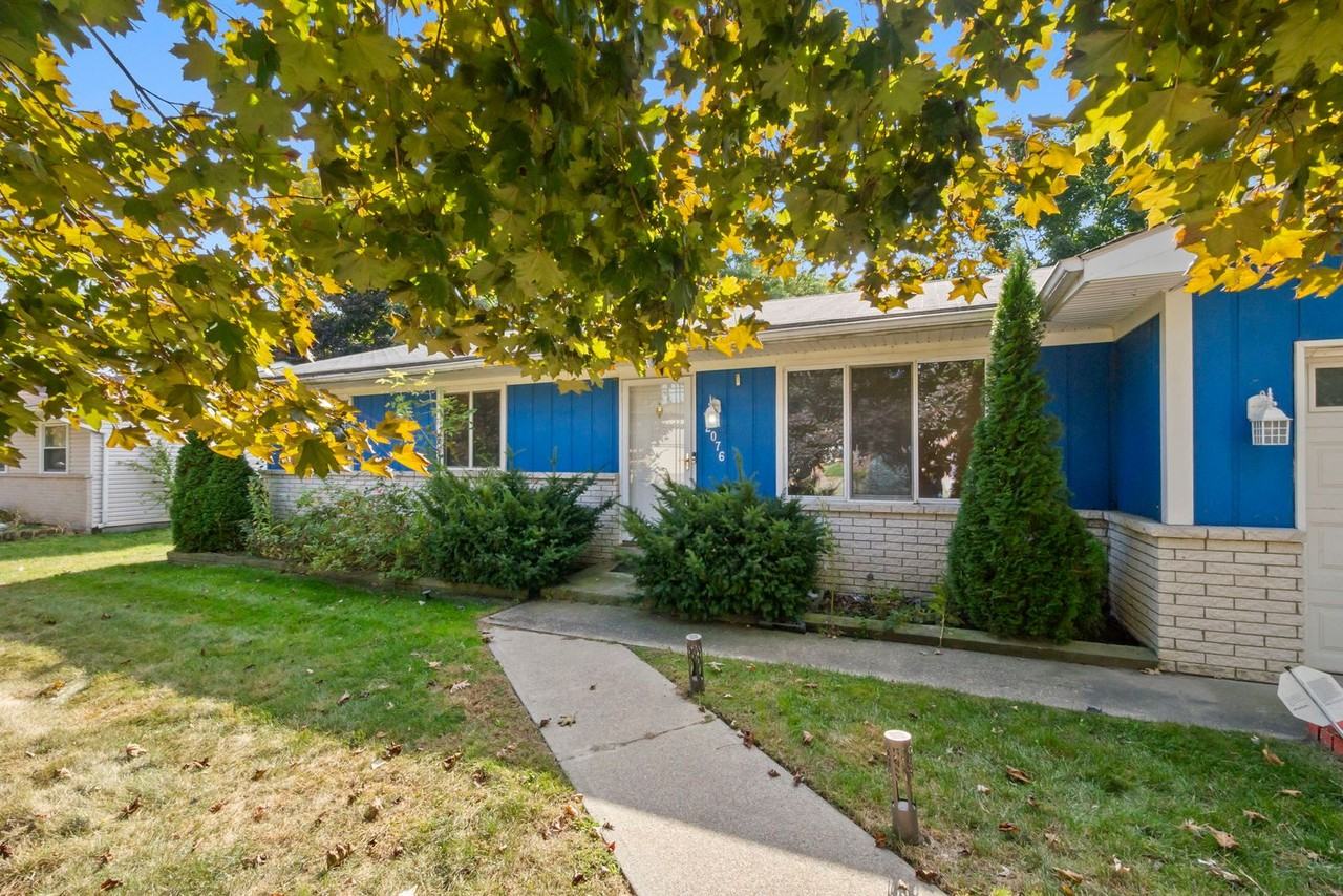 2076 Harned Dr - Photo 3 of 28