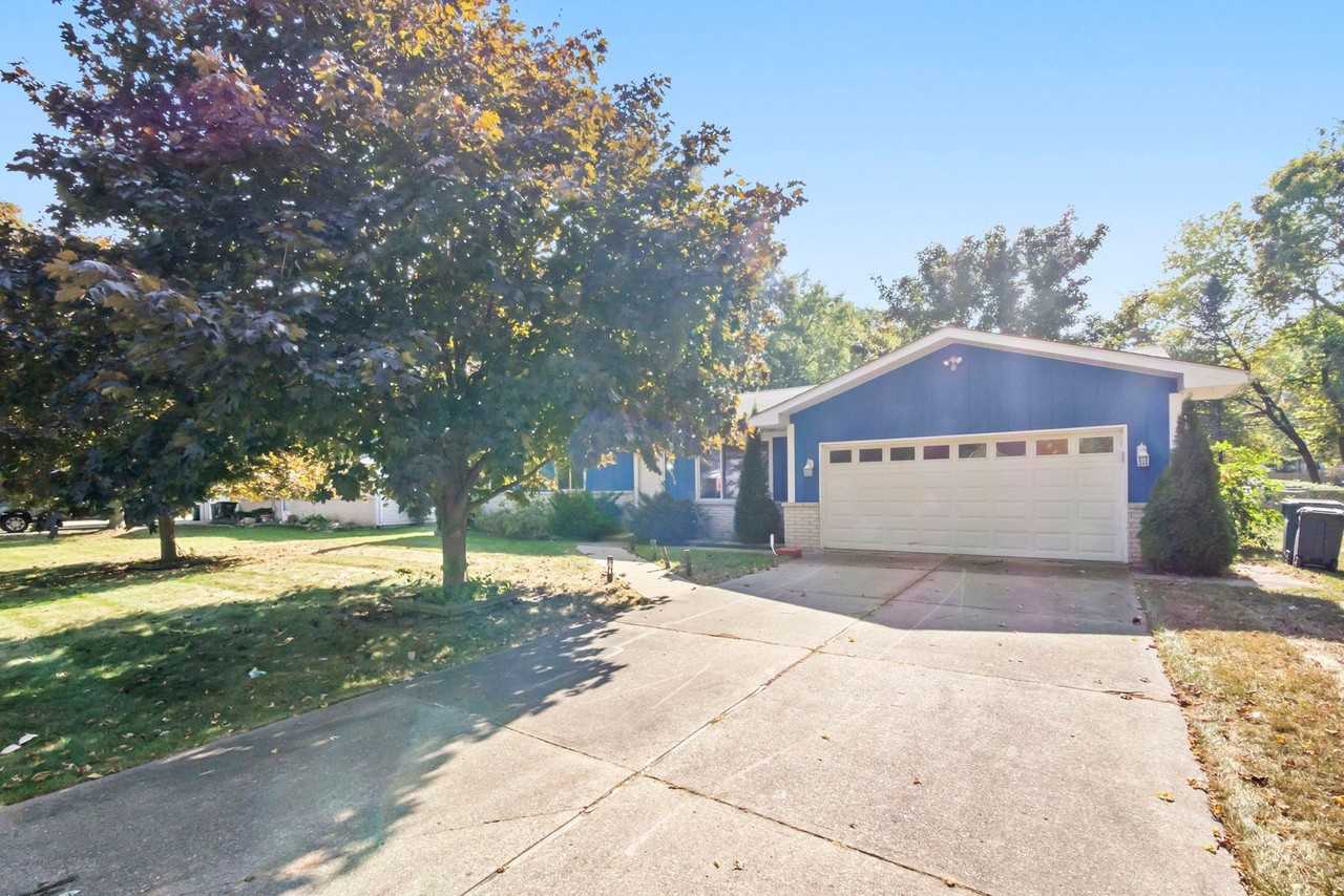 2076 Harned Dr - Photo 4 of 28