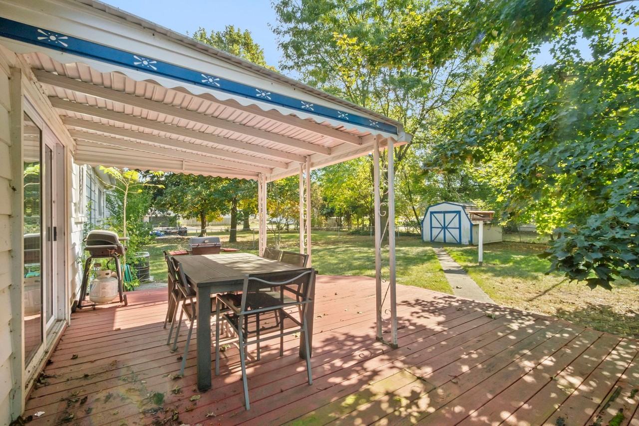 2076 Harned Dr - Photo 5 of 28