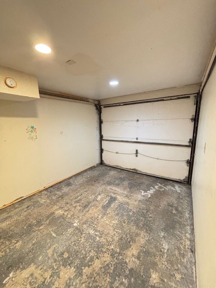 801 W Stoughton St - Photo 5 of 6