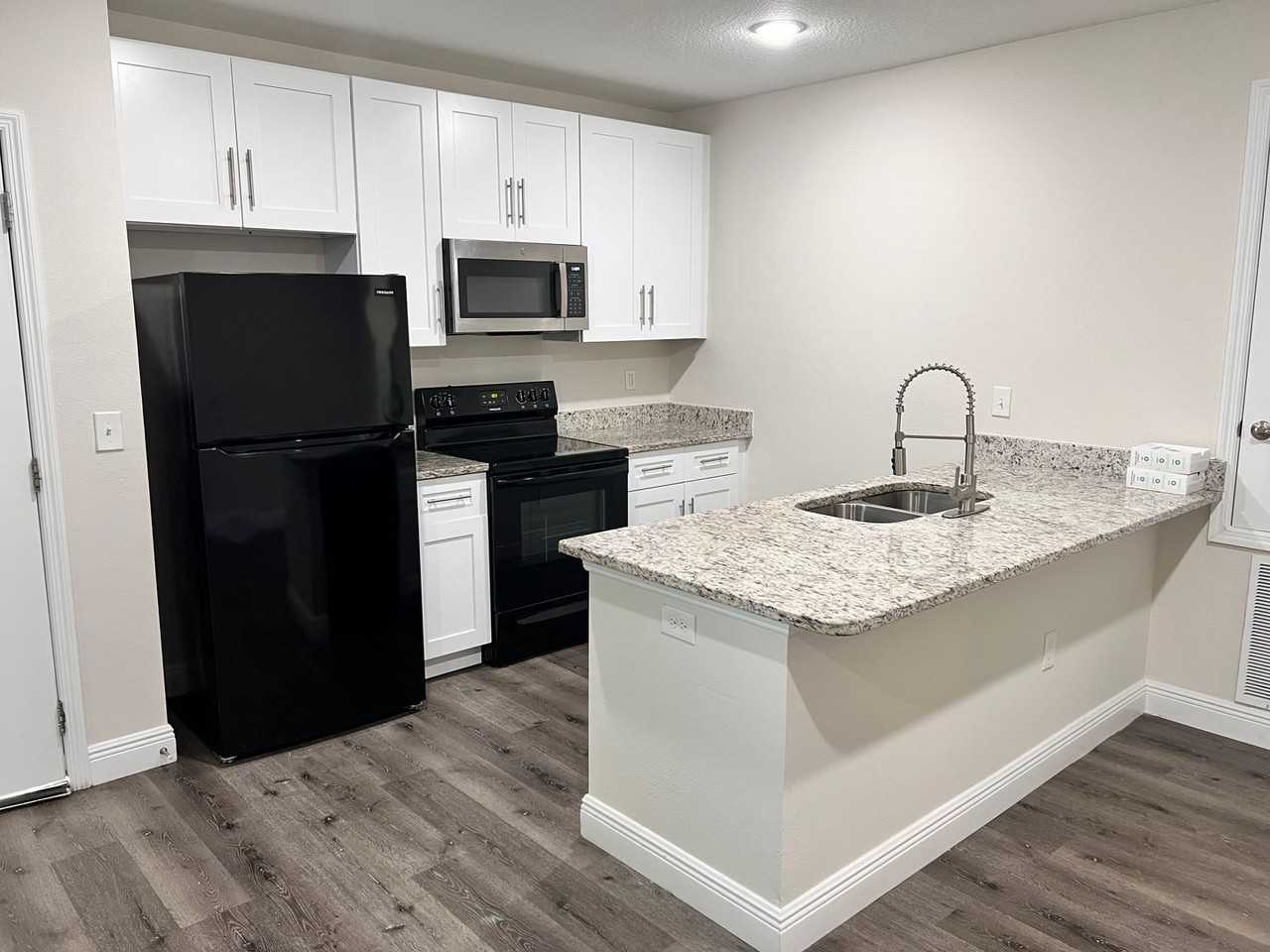 334 Sherborne Lane - Photo 3 of 12