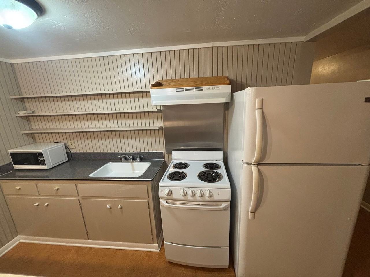 310 Agnes Ave - Photo 3 of 14