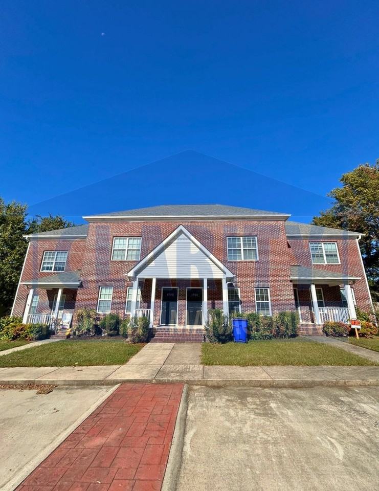 1725 Northeast New Castle Drive - Photo 2 of 22