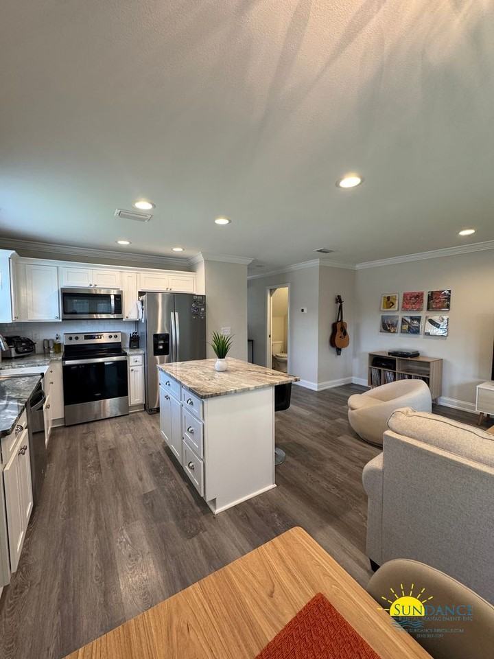 195 Ellis Ave - Photo 3 of 32