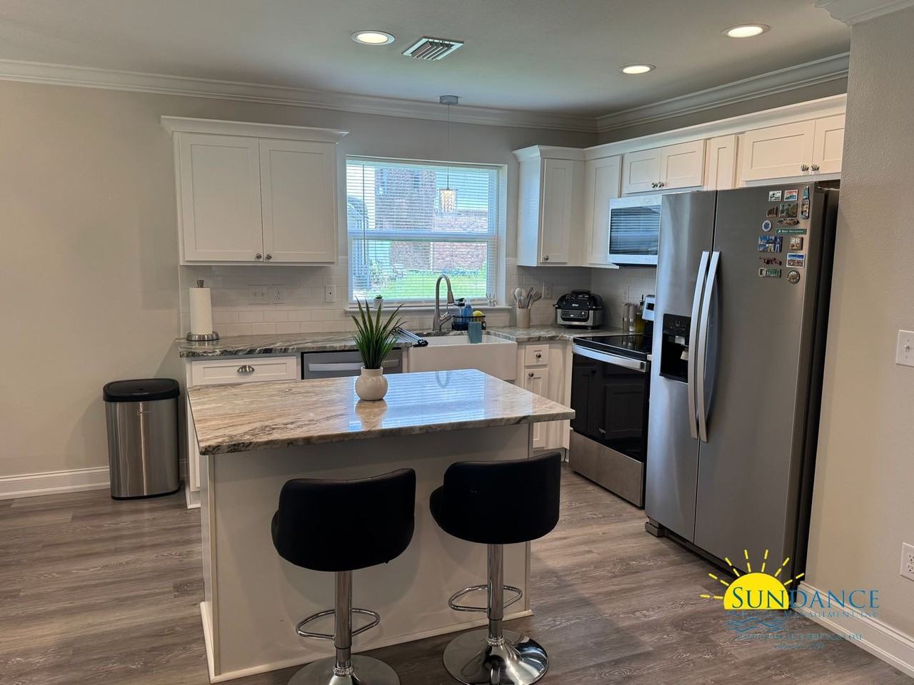 195 Ellis Ave - Photo 4 of 32