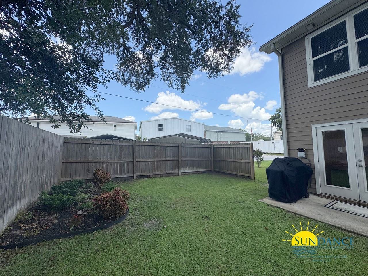 195 Ellis Ave - Photo 7 of 32